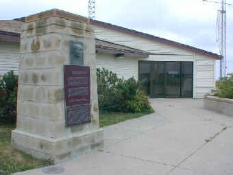 marconi-monument-and-museum-glace-bay-12.jpg (26650 byte)