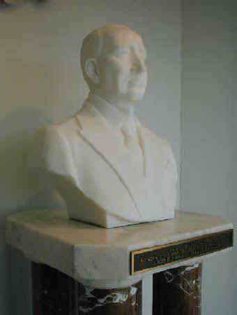 zmarconi-monument-and-museum-glace-bay-14low.jpg (12148 byte)